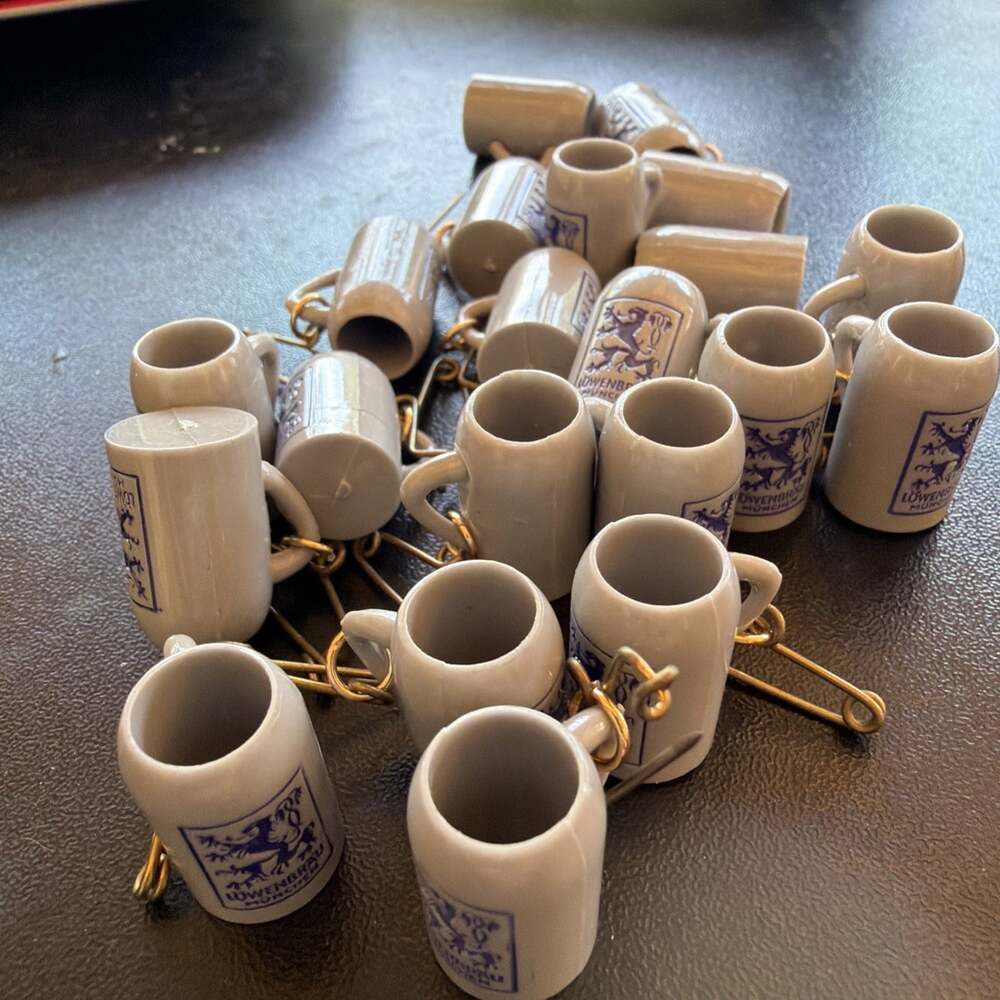 OCTOBERFEST 21 VNTG 1968 Plastic Lowenbrau Munich Miniature PIN Beer Stein